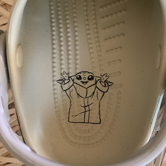 CROCS Mandalorian Grogu classic clog J1 - Picture 5 of 7